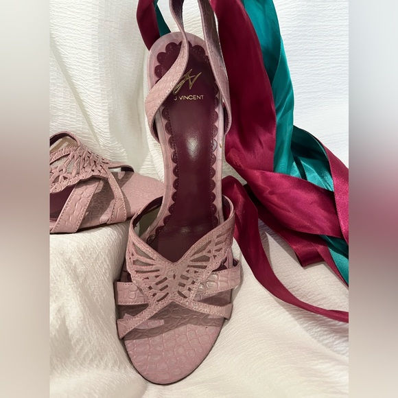 J Vincent Leather Butterfly Ribbon tie shoes - Picture 2 of 5